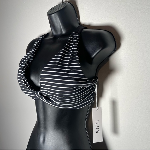 ilus Label Cinch Twist Linear Sports Bra Black - Picture 4 of 7